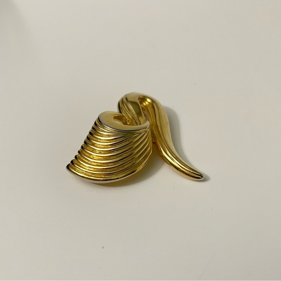 Golf Tone Swirl Ribbon Pin Brooch - Picture 7 of 15